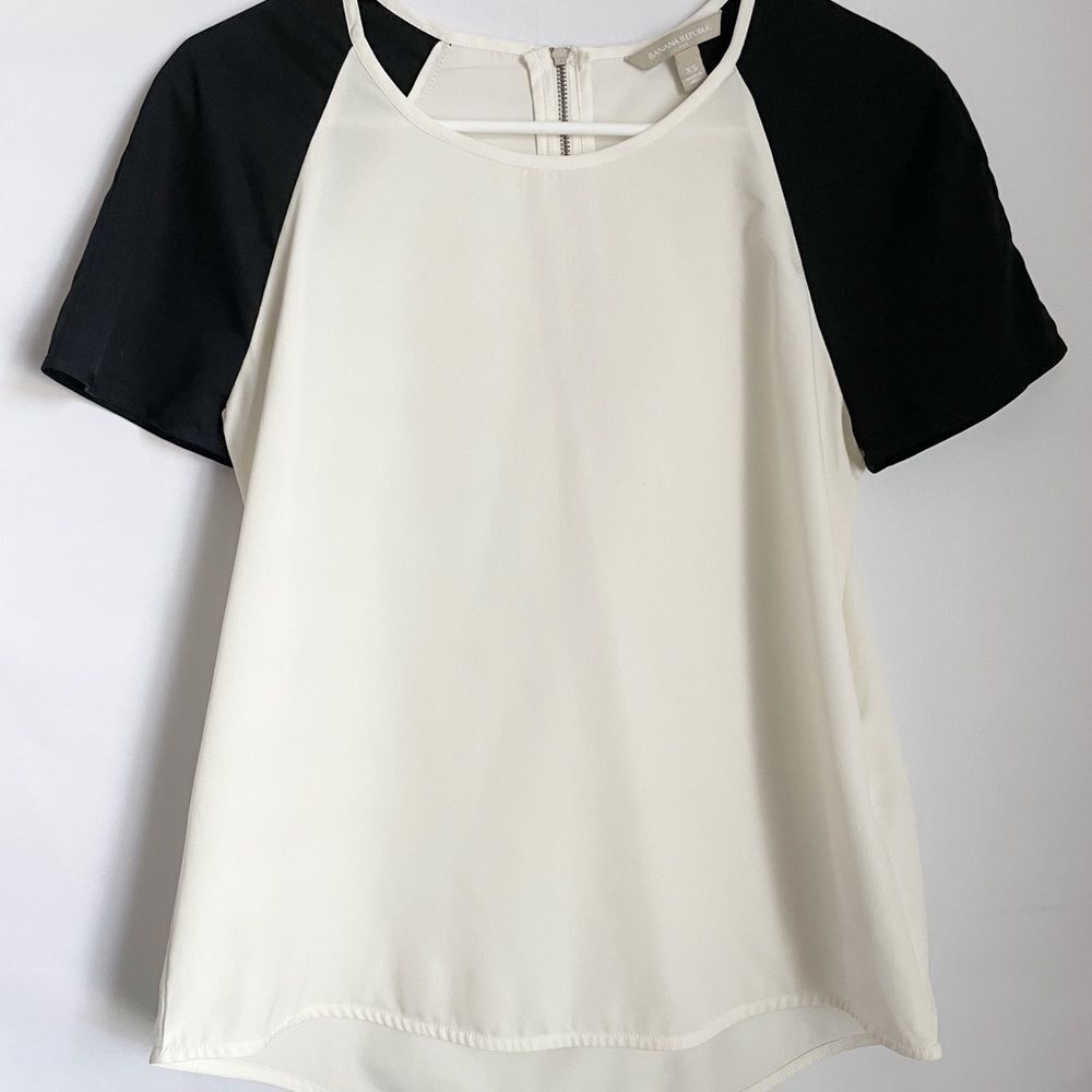 🟢Banana Republic Factory Ivory/black sleeve top XS - Picture 5 of 7